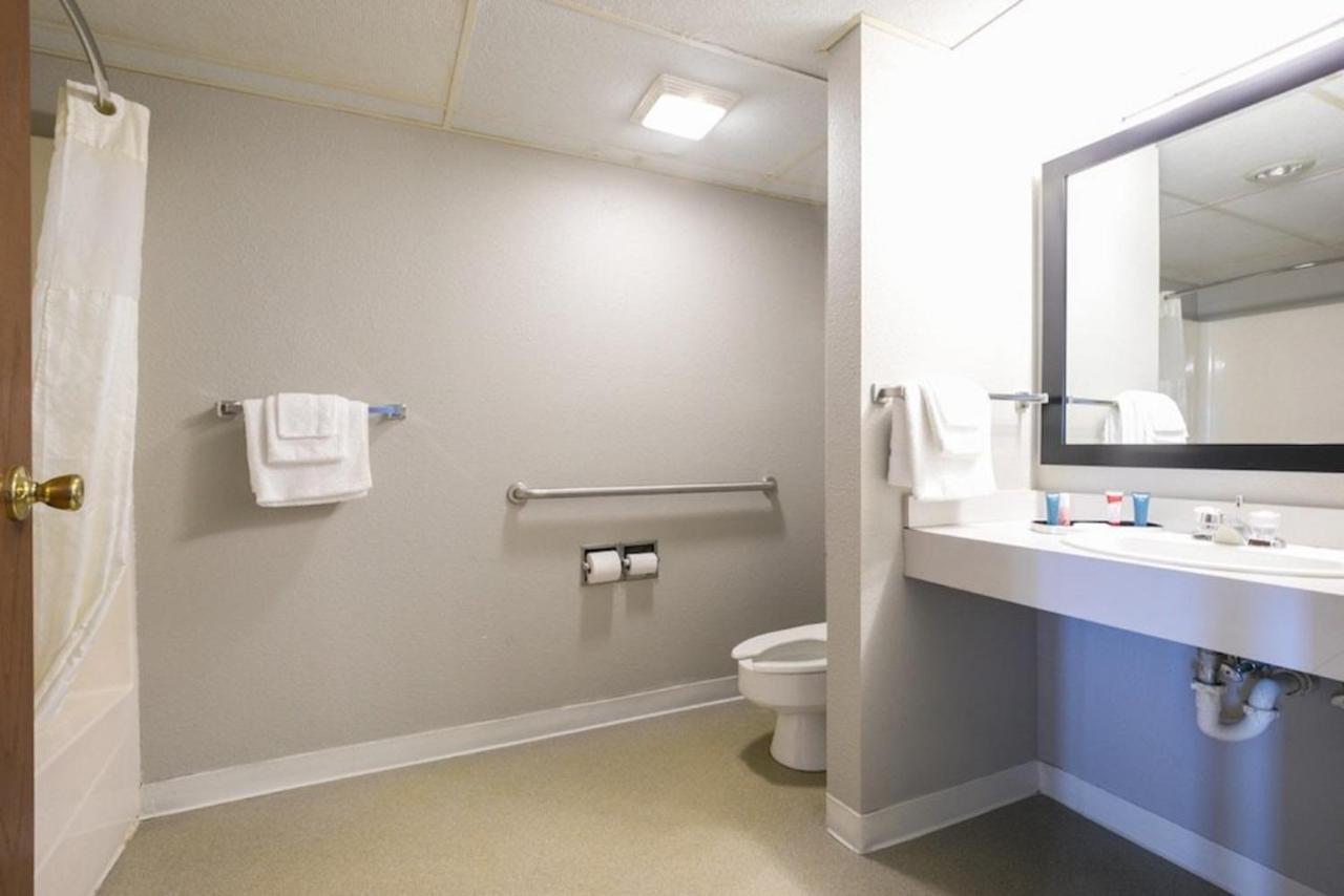 Fairbridge Inn Express Monroe City Bagian luar foto